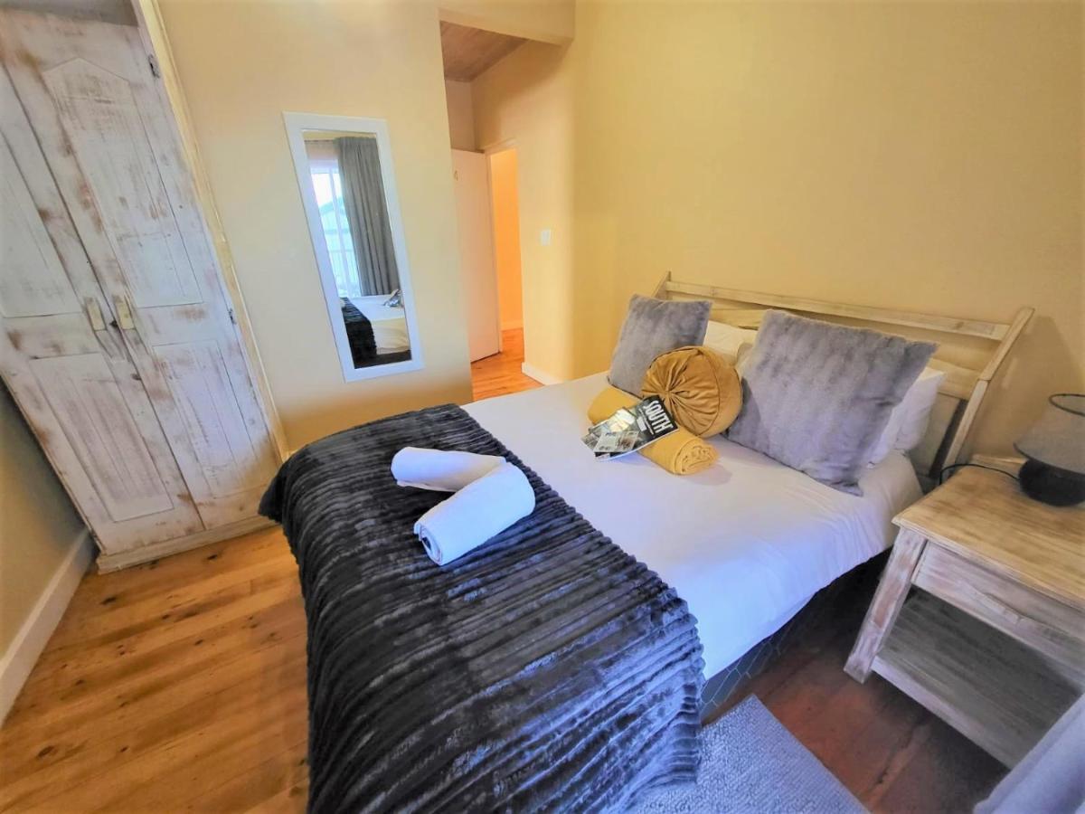 Point Village Guest House 莫塞尔湾 外观 照片
