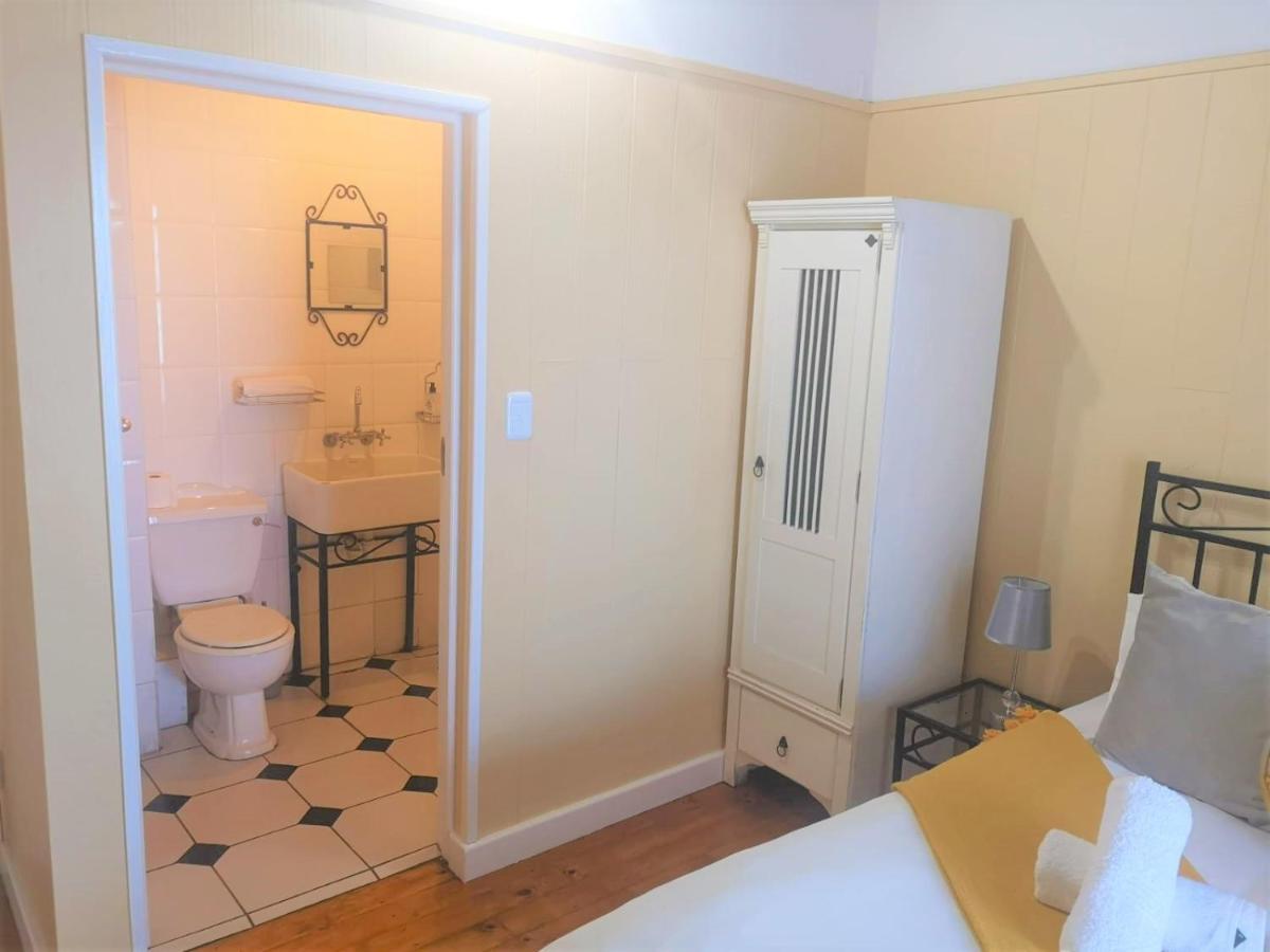 Point Village Guest House 莫塞尔湾 外观 照片