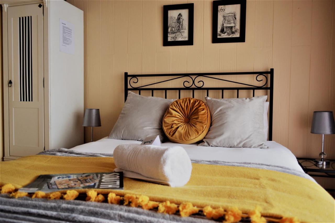 Point Village Guest House 莫塞尔湾 外观 照片