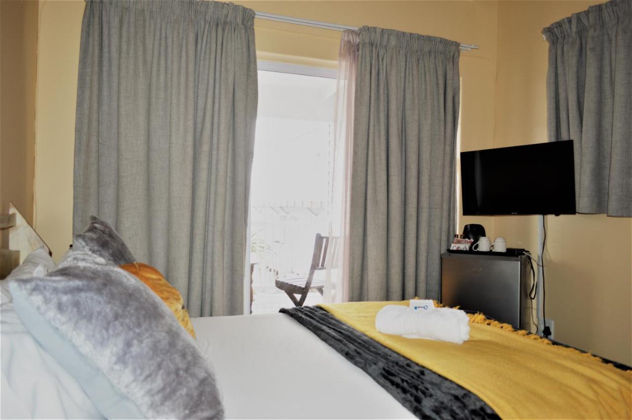 Point Village Guest House 莫塞尔湾 外观 照片