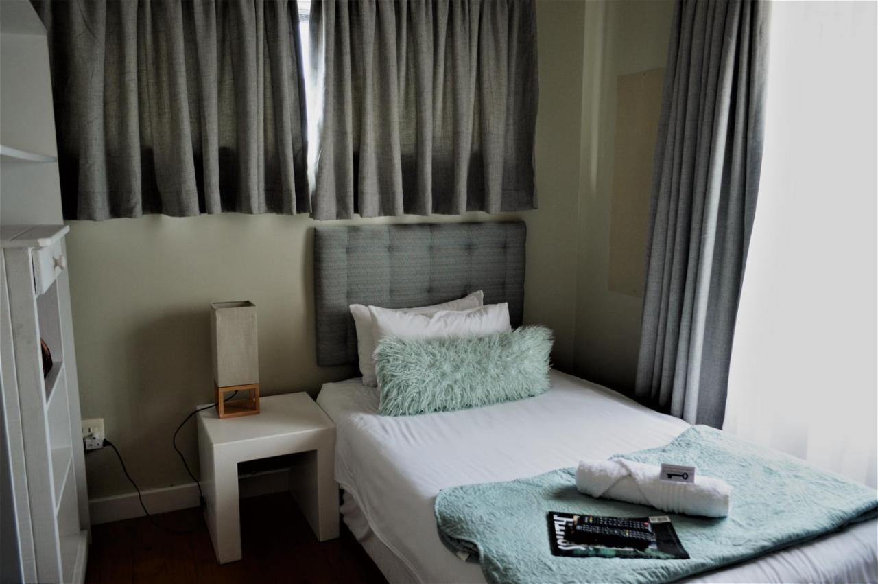 Point Village Guest House 莫塞尔湾 外观 照片